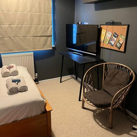 Stylish Double Room In Shared Apartment In Oxfordshire Bagian luar foto