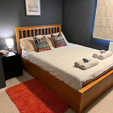 Stylish Double Room In Shared Apartment In Oxfordshire Bagian luar foto