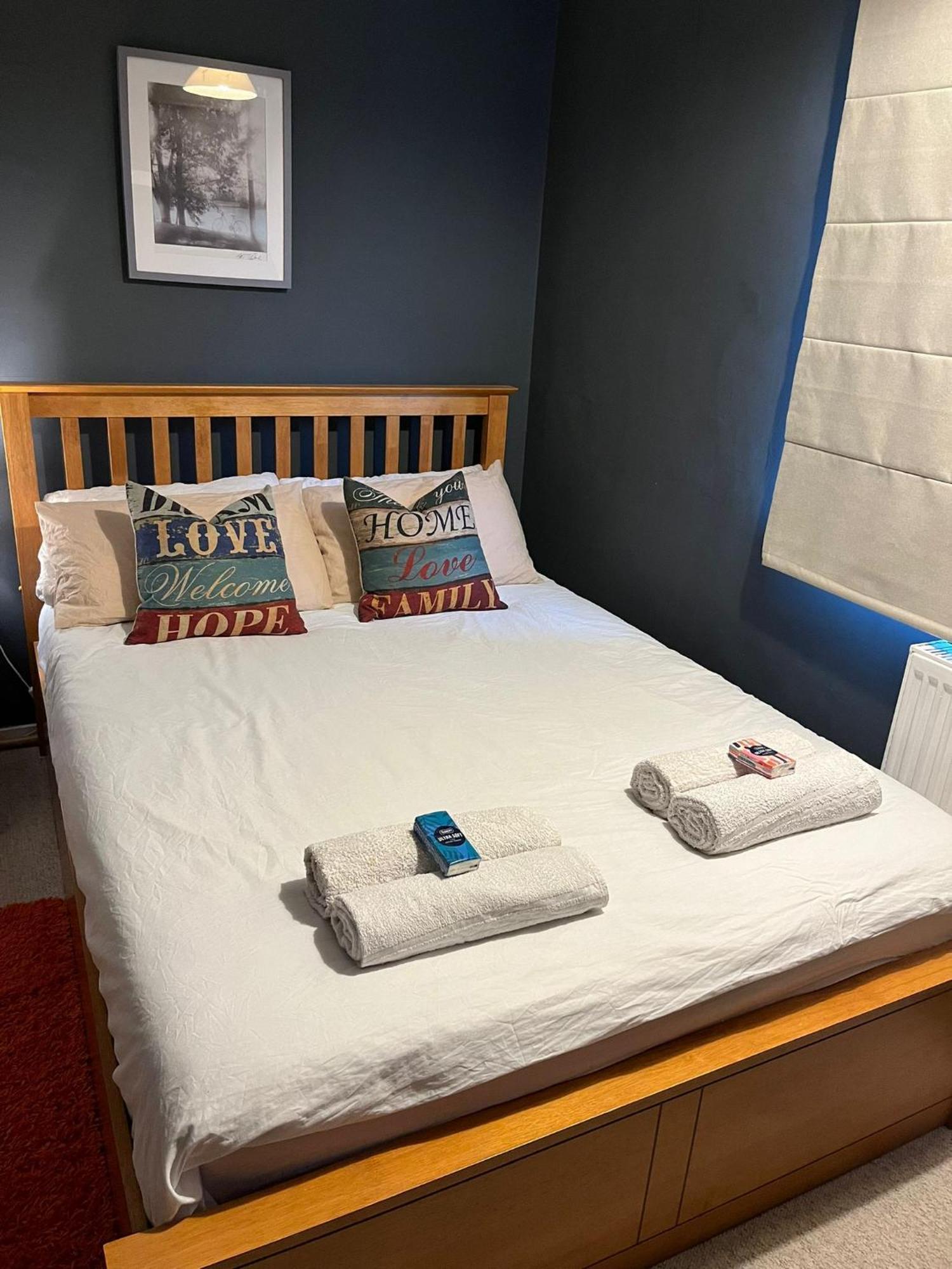 Stylish Double Room In Shared Apartment In Oxfordshire Bagian luar foto